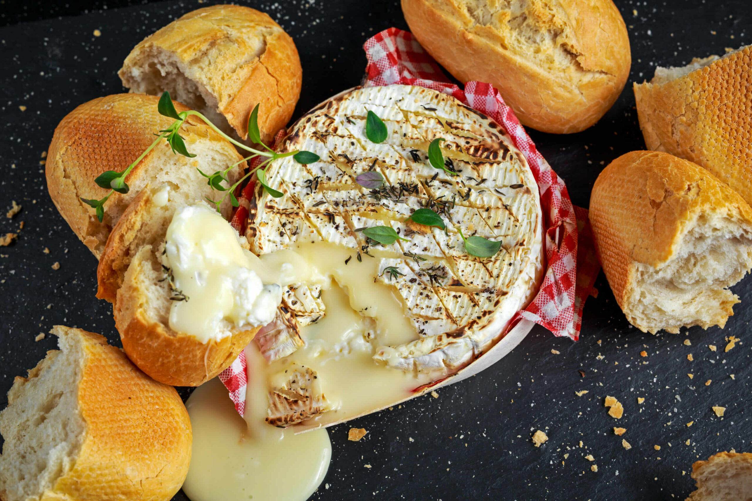 Baked brie pastry with green apple slices