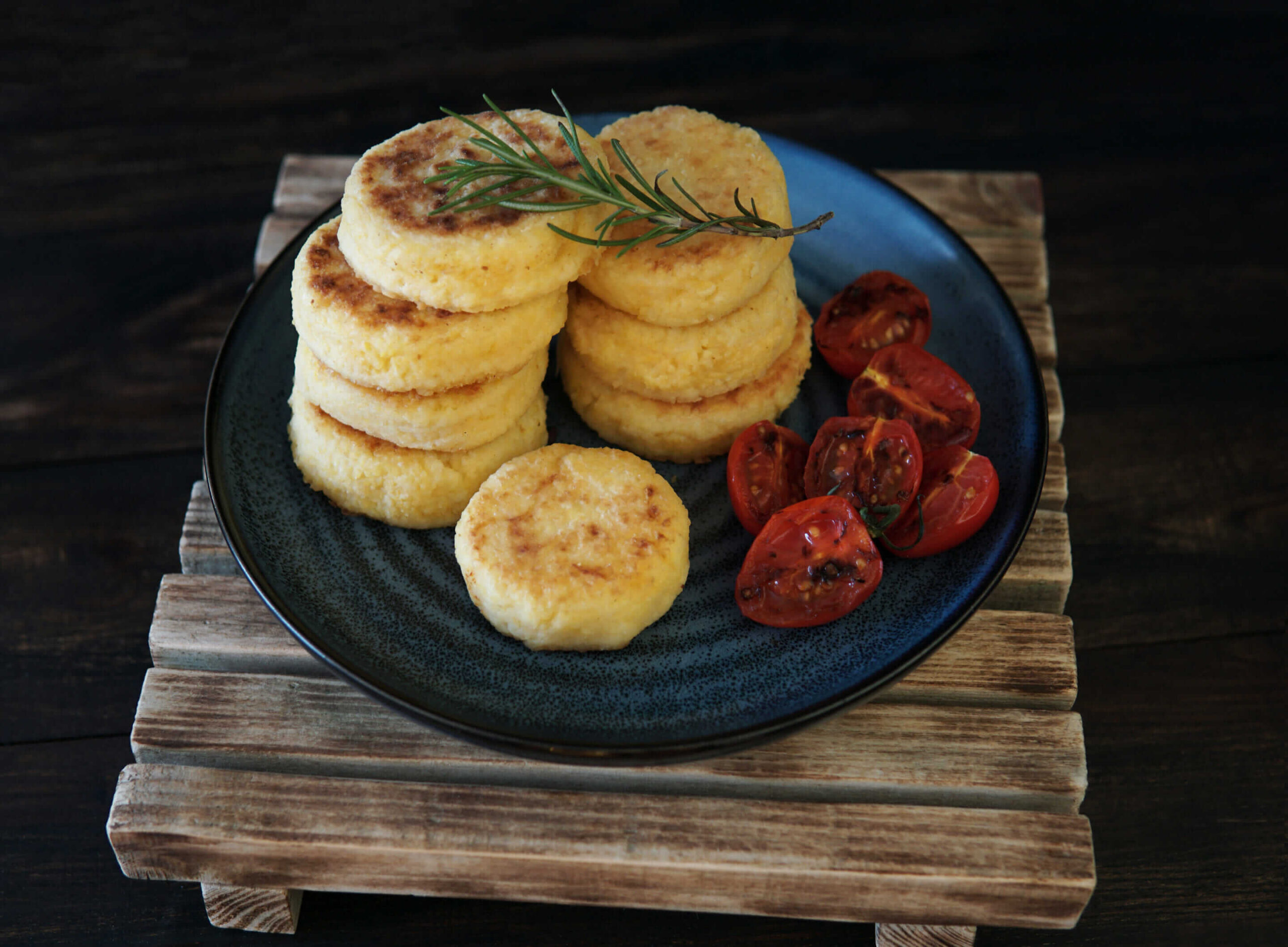 Grilled polenta with goat cheese and fresh herbs